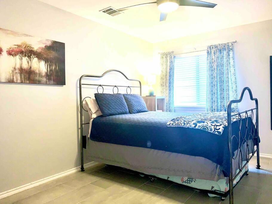 Modern Updates - Great Location - King Bed- Bmt San Antonio Bagian luar foto