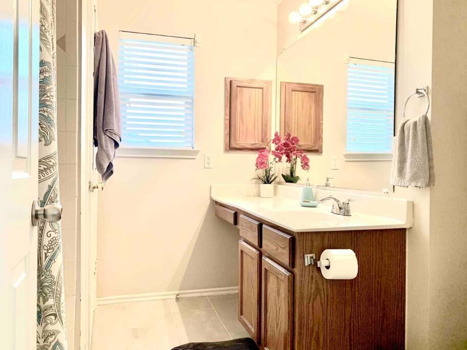 Modern Updates - Great Location - King Bed- Bmt San Antonio Bagian luar foto