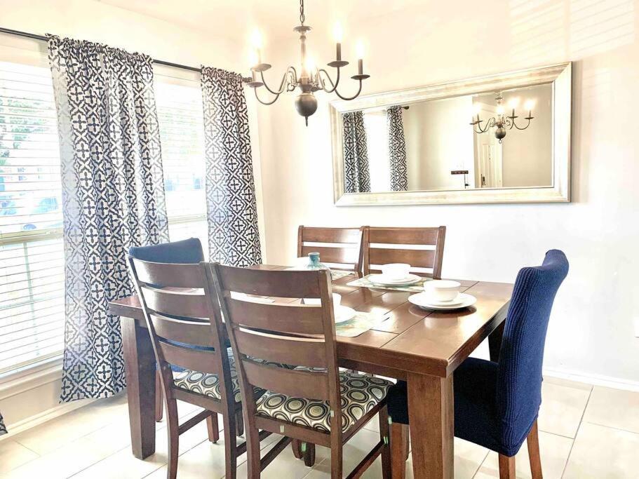 Modern Updates - Great Location - King Bed- Bmt San Antonio Bagian luar foto