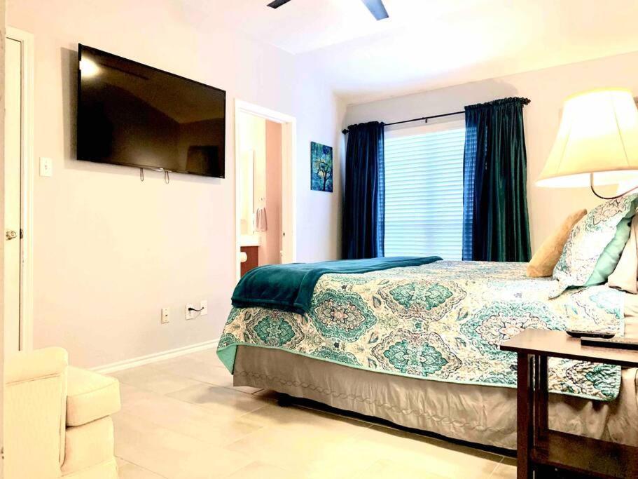 Modern Updates - Great Location - King Bed- Bmt San Antonio Bagian luar foto