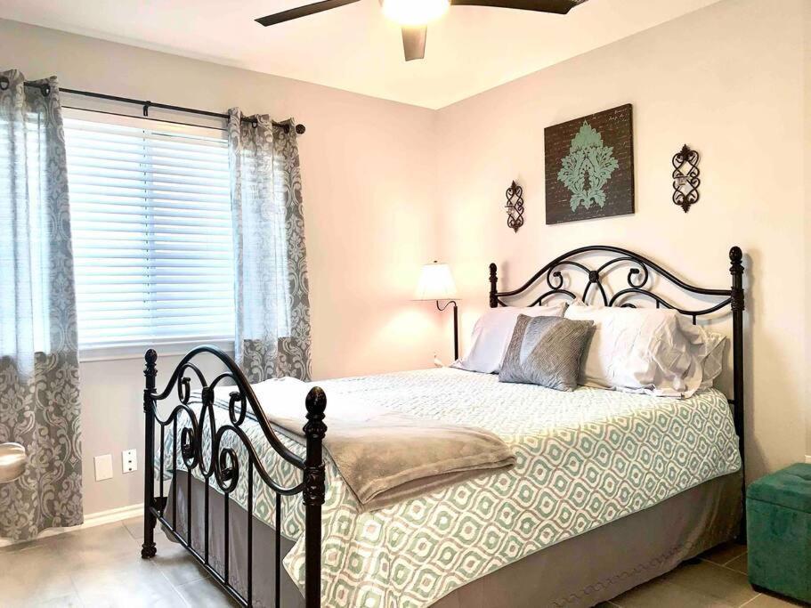Modern Updates - Great Location - King Bed- Bmt San Antonio Bagian luar foto
